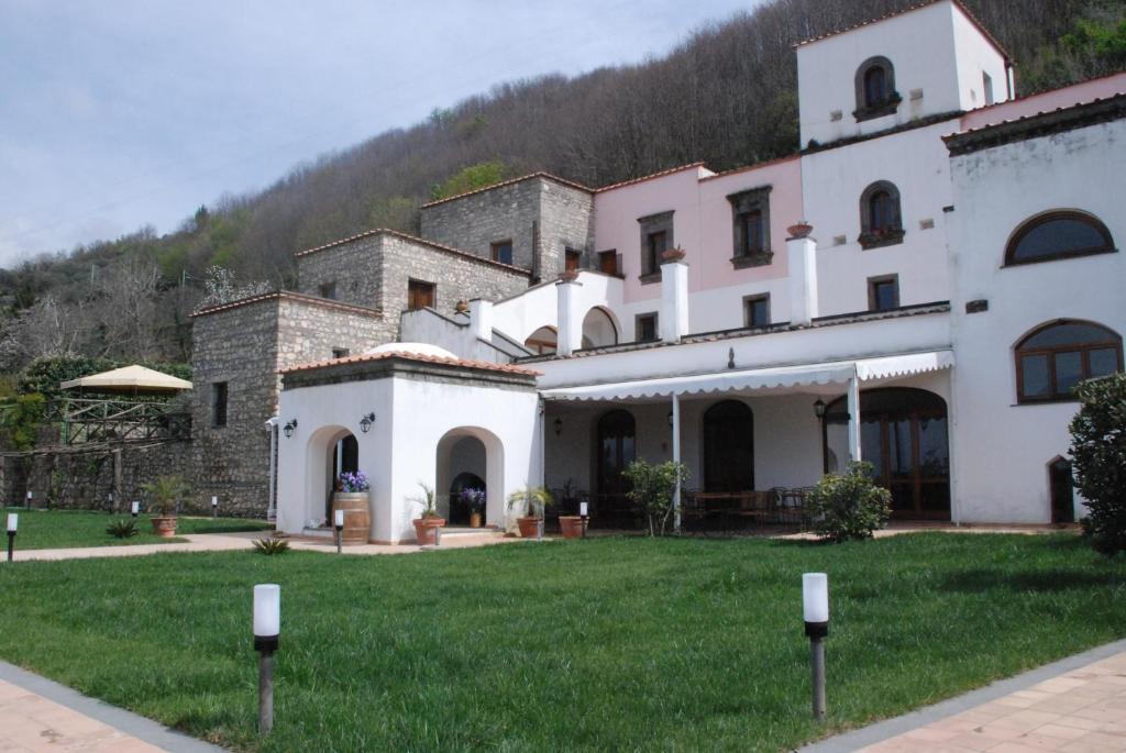 Villa Della Porta - Dimora Storica Вико Екуензе Екстериор снимка